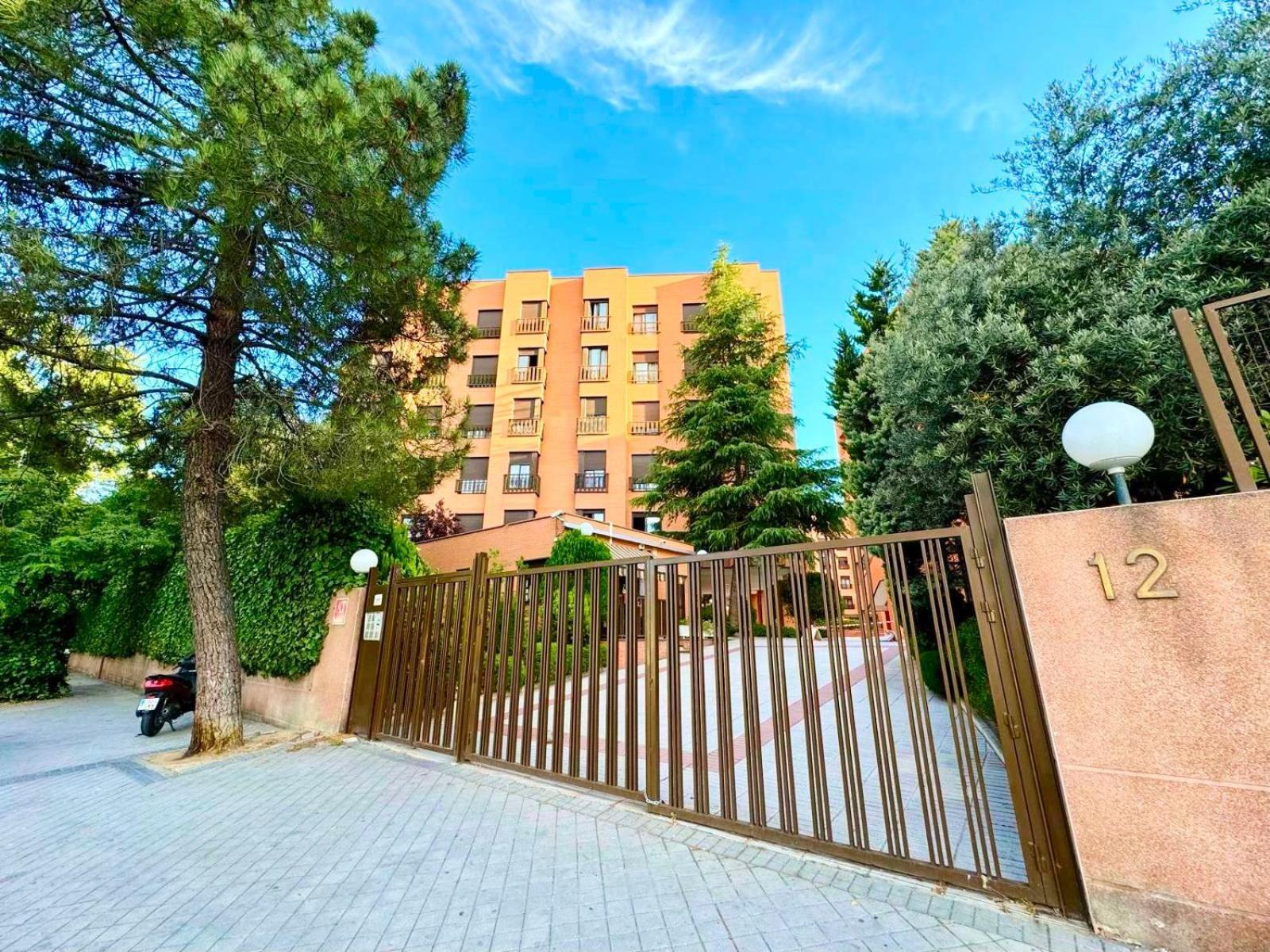 Airport Madrid Plenilunio Suites Green By Bebalmy Exterior photo