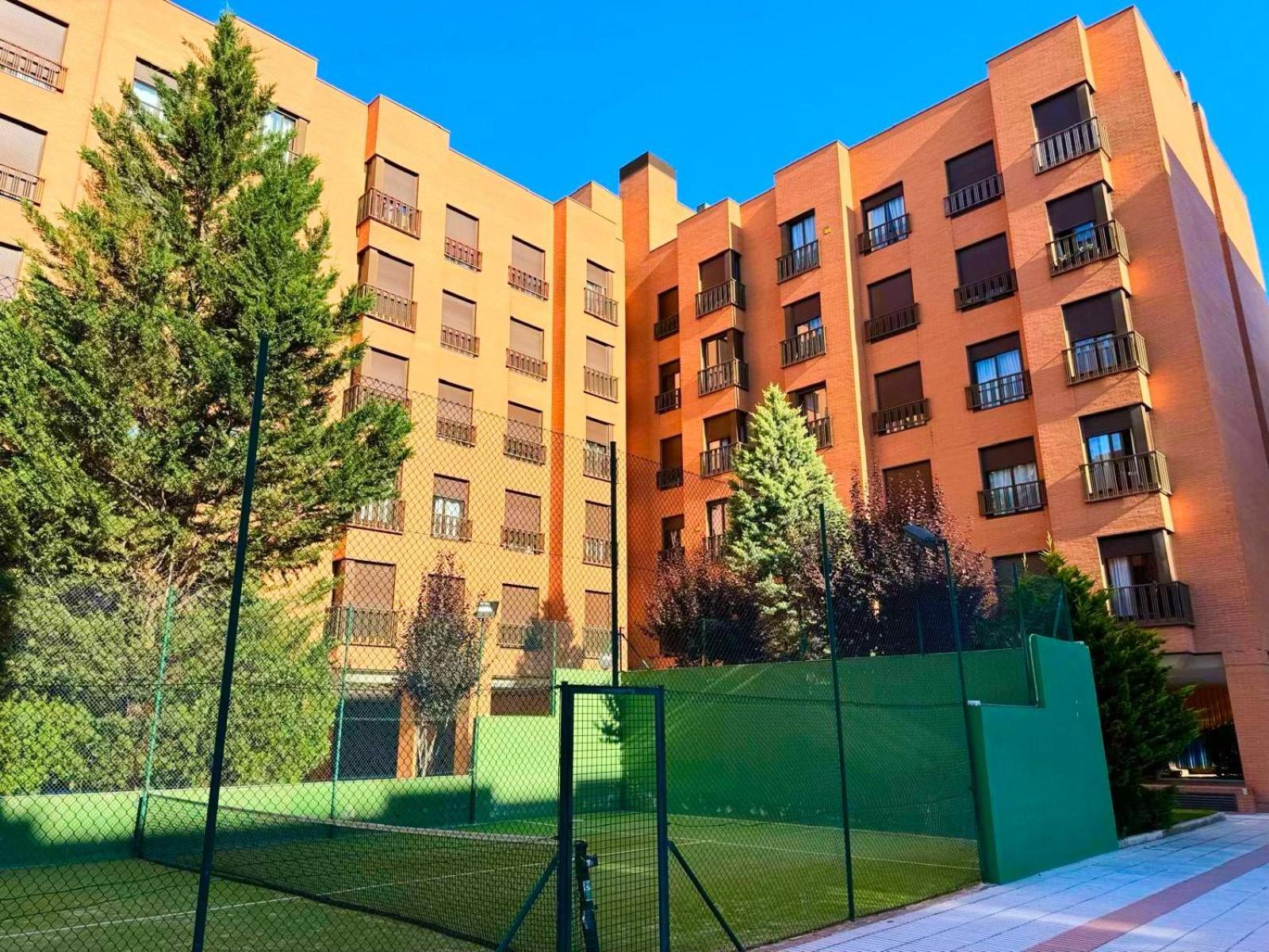 Airport Madrid Plenilunio Suites Green By Bebalmy Exterior photo